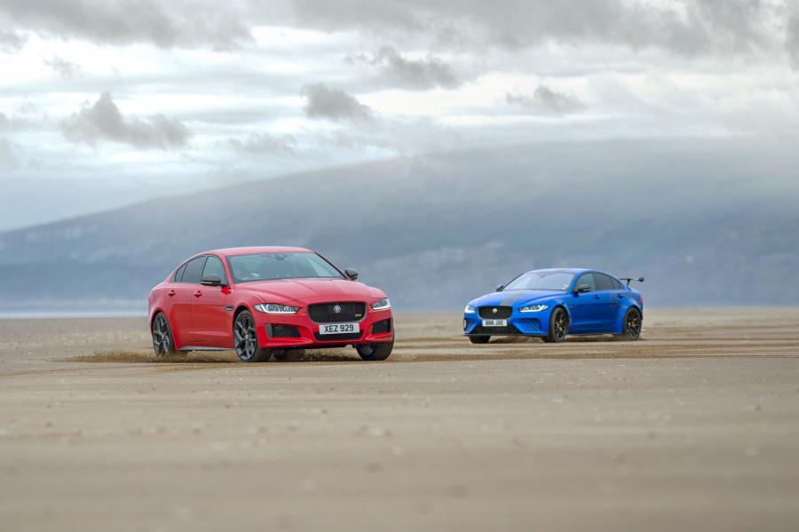  Jaguar XE 300 Sport 2018 года  (UK) (фото 4 из 24)